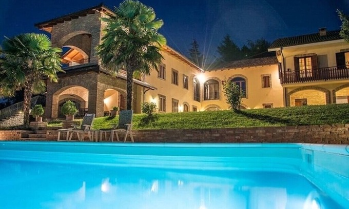 Canelli Apartamento | Adjoining communicating apartments in late 19th century farmhouse