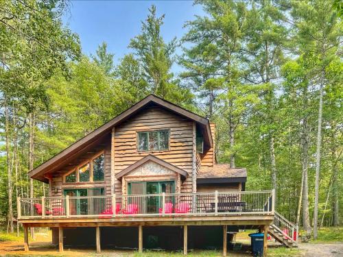 Jay Casa | ADK Cabin with Hot Tub, Near Whiteface, Lake Placid, Fire Pit, Game Rm