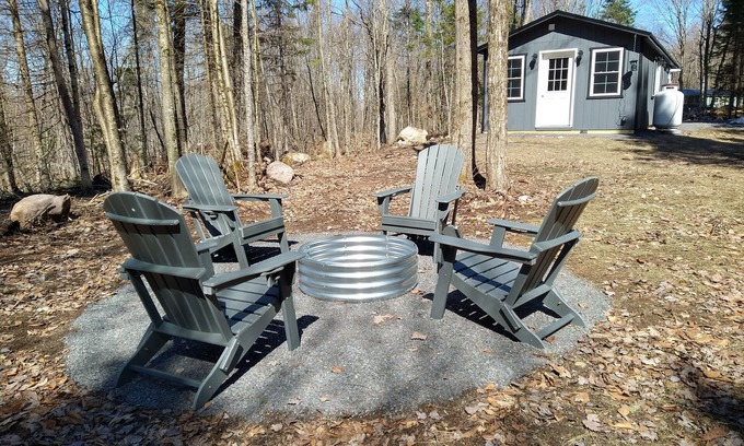 Malone Cabaña | ADK Getaway "Pine Tree Retreat"-New 1 bedroom cottage 1 mile from Adirondacks