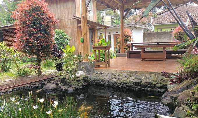 Karamat Wangi Casa | ADK Papandayan Homestay & Tour
