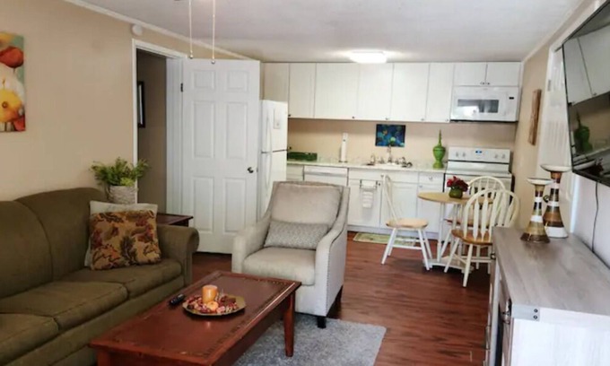 Cleveland Apartamento | Adkisson Villa ★ NUEVO REHABILITADO ★ ¡La mejor ubicación! 2 MIN> I75, Arcade mesa PACMAN
