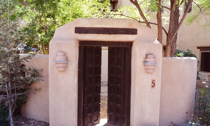 Taos Casa | Adobe de Feliz is a Charming 2 BR Condo just a short walk to Taos Plaza