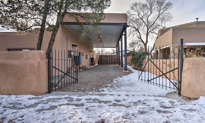 Downtown Santa Fe Cabaña | Adobe House w/ Patio - Walk to Dtwn Plaza & Shops!