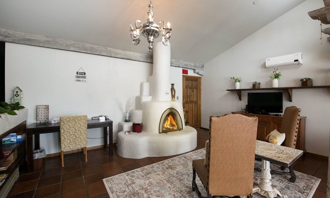 Buena Vista Casa | Adobe Inn - Pet Friendly and Right in Town!