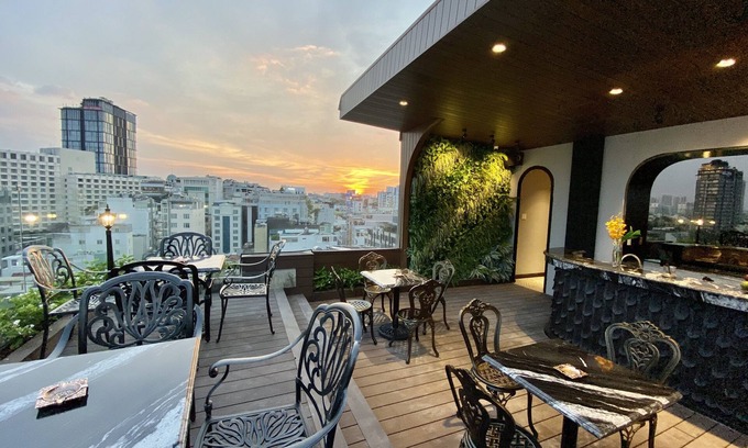Downtown Ho Chi Minh City Hotel | Adora Art Hotel