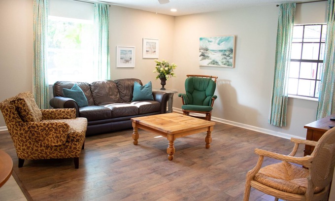 Port Malabar Cabaña | Adorable 2 bed, 2 bath guest house, pet friendly