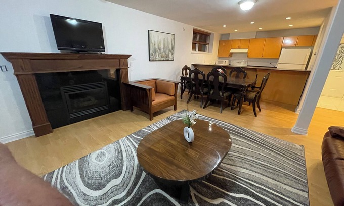Hollyburn Casa | Adorable,2 bedrooms in West Vancouver