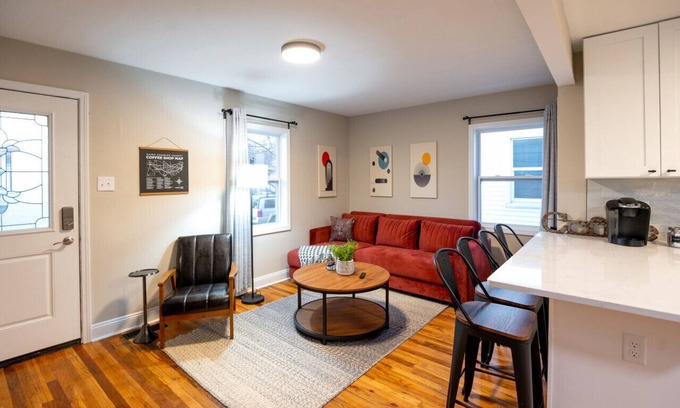 St. Charles Casa | Adorable 2 Bedroom Home