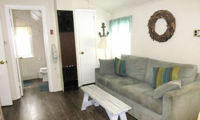 Ship Bottom Apartamento | Adorable 2 bedroom second floor duplex in Ship Bottom, short walk to the beach.