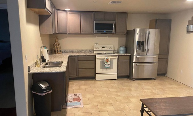 Kingman Apartamento | Adorable 2 BR downstairs apartment