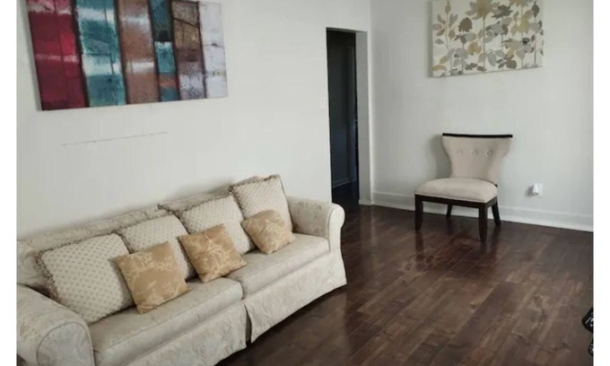 Crescent Heights Apartamento | Adorable 2BDR Suite,5mins to downtown free parking