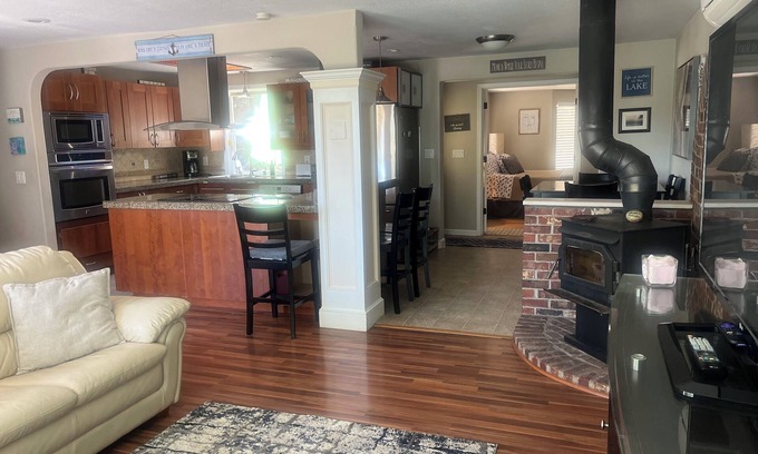 Bonney Lake Casa | Adorable 3-bedroom Island Home in Bonney Lake