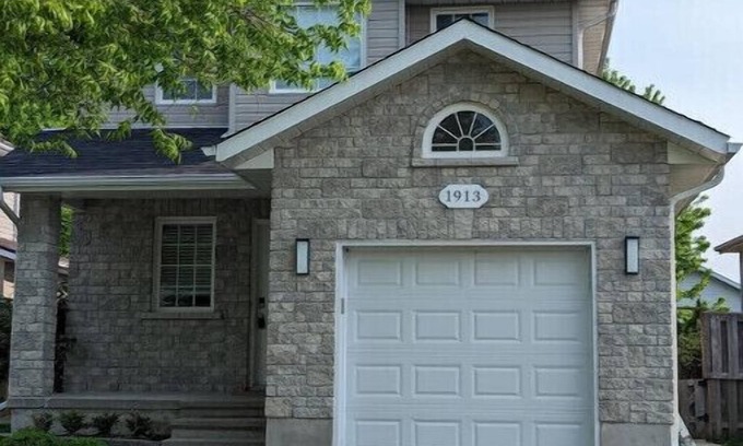 Amherstview Casa | Adorable 4 bed,2.5 bath house.