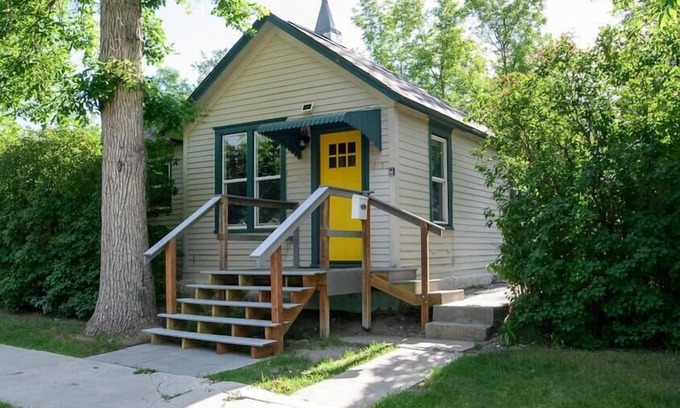 Great Falls Casa | Adorable and Cozy Bungalow - 2 Bedrooms - 1 bath