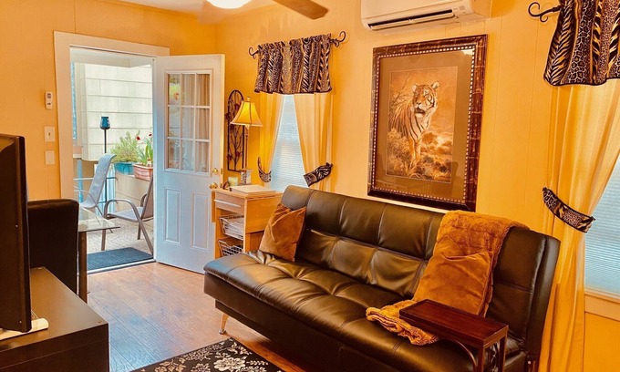 Neartown Casa | Adorable apartamento en Montrose