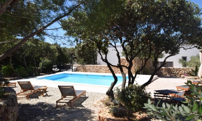 Mandre Apartamento | Adorable apartment with private terrace and shared swimming pool in Mandre