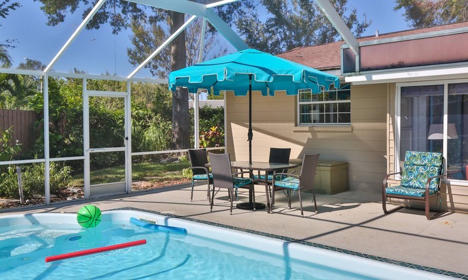 Southgate Casa | Adorable Beach Bungalow with privacy yet 10 minutes to many events