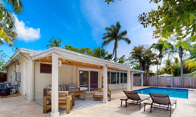 North Corals Casa | Adorable bungalow with an enclosed yard, private pool, grill, firepit, W/D, & AC