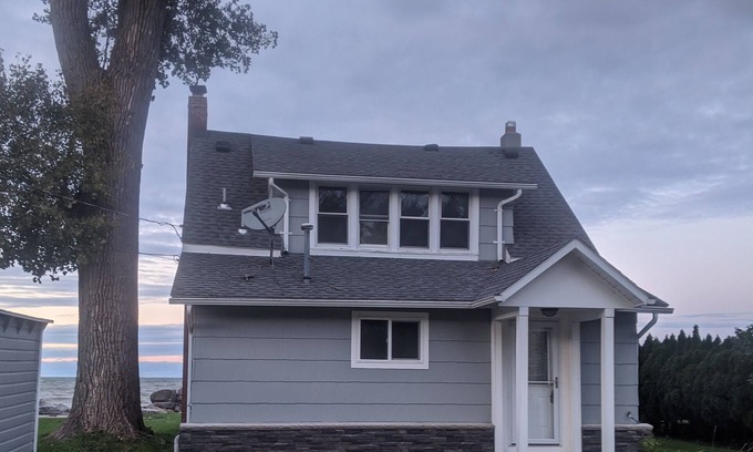 North Greece Casa | Adorable Cape Cod on Lake Ontario Waterfront