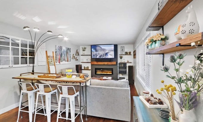 Manhattan Casa | Adorable & Charming Single-Family Home!
