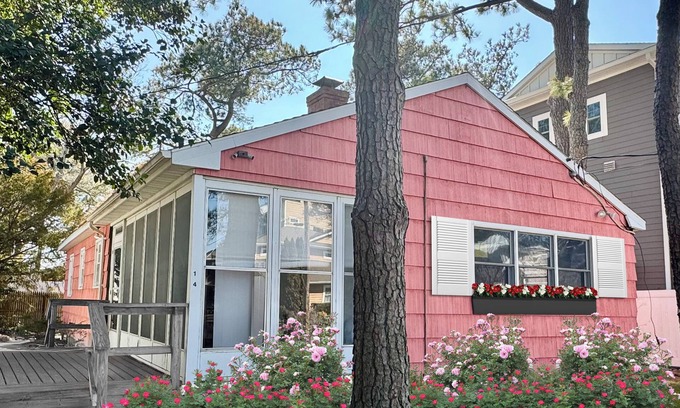Rehoboth by the Sea Casa | Adorable Coral Cottage, 1 block to the beach, Great Location in Dewey Beach!