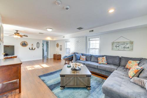 Colonial Beach Casa | Adorable Cottage Fire Pit, Walk to Colonial Beach