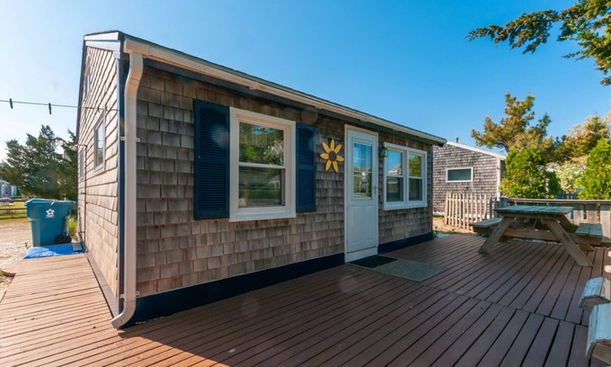 East Sandwich Cabaña | Adorable cottage in private Association with East Sandwich Beach just across the street