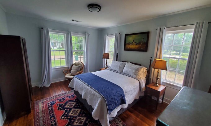 Canton Casa | Adorable cottage nestled in Canton historic district