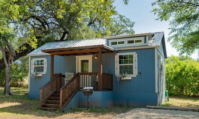 Granbury Cabaña | Adorable Cottage on 4 Acres near Downtown Granbury