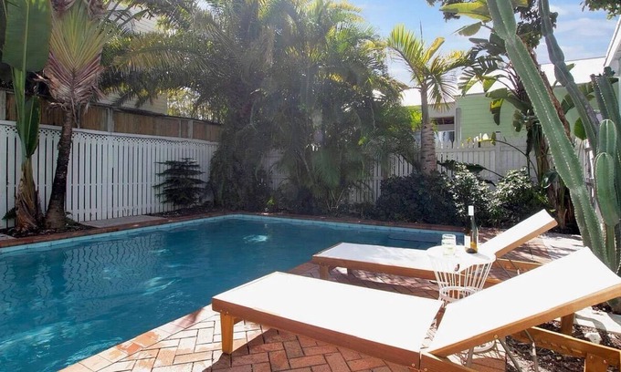 Key West Historic District Cabaña | Adorable Cottage Retreat in the Heart of Old Town - Steps from Duval - Pool!