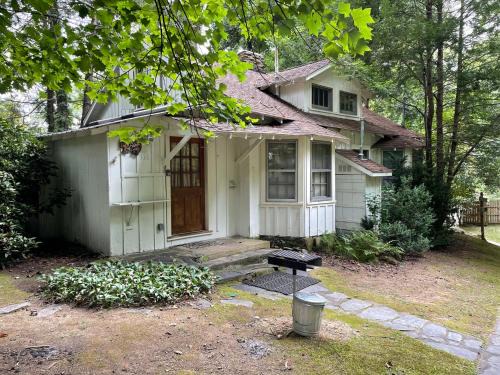 Gatlinburg Casa | Adorable cottage within walking distance to downtown Gatlinburg!
