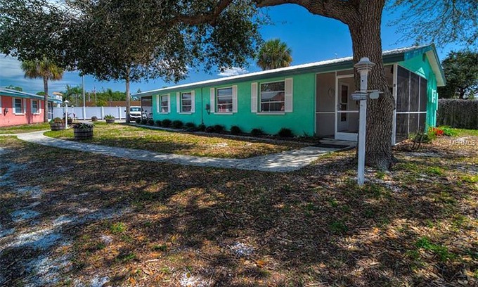 Englewood Cabaña | Adorable Cottages en Lemon Bay