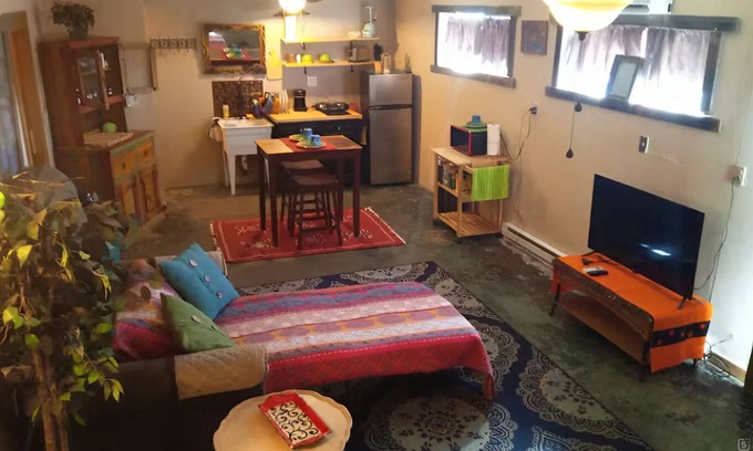 Canoncito Apartamento | Adorable County Getaway Studio, all-inclusive