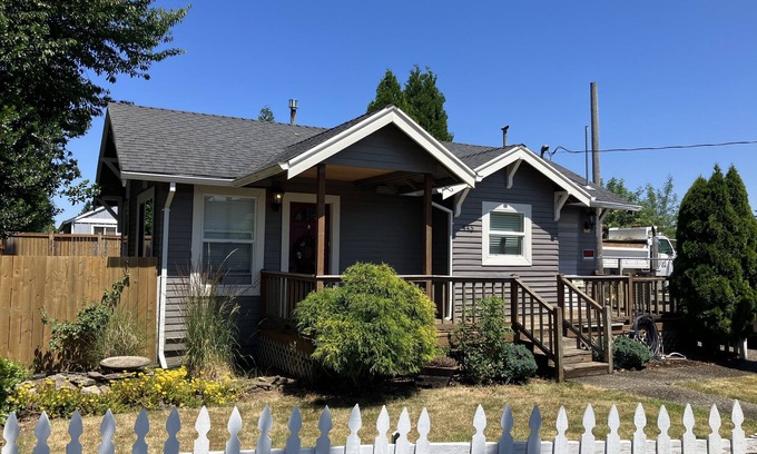 Oregon City Casa | Adorable Cozy OC Bungalow, Oregon City