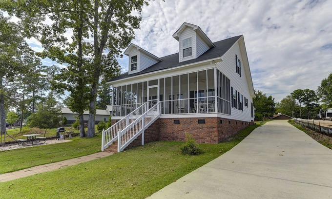 Chapin Casa | Adorable Cozy Serene Lakefront Cottage w/Private Dock, Ramp, Wi-Fi Amazing Views
