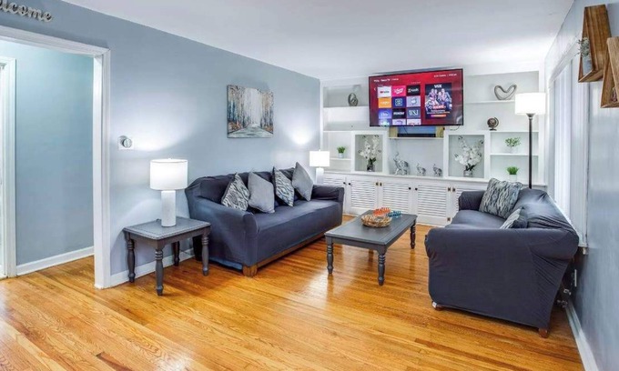 North Greece Casa | Adorable&Cozy Suburban Home Mins from Dwtn/Airport