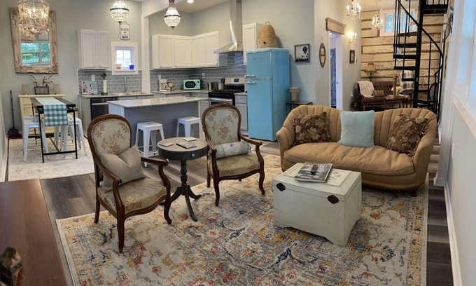 Natchez Cabaña | Adorable Downtown Carriage House Cottage