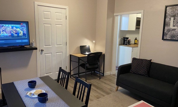 Sappertown Casa | Adorable entire one bedroom suite - 5 min to sky train