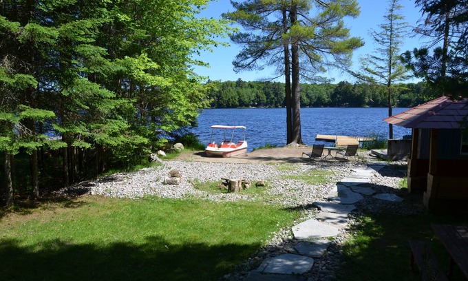 Bracebridge Cabaña | Adorable family lakefront Cottage On Quiet lake in Muskoka