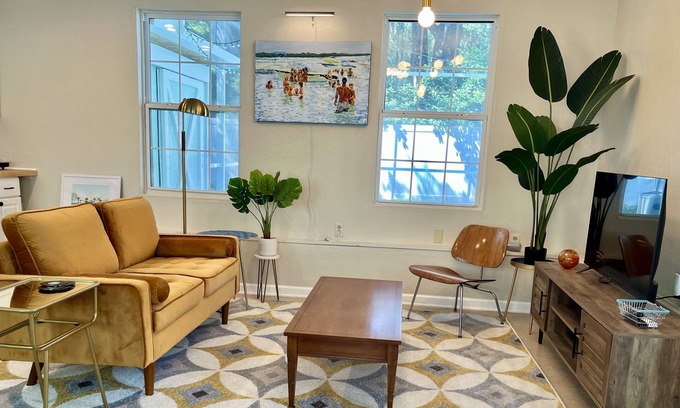 Mount Dora Apartamento | Adorable guest house with pool, Pet Friendly, in downtown Mount Dora,