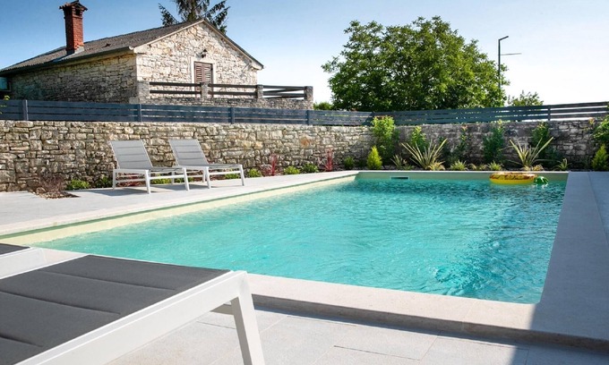 Krmed Casa | Pintoresca granja en Krmed con jardín