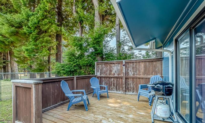 Rohnerville Casa | Adorable home near the coast with fast WiFi, fireplace, & full kitchen