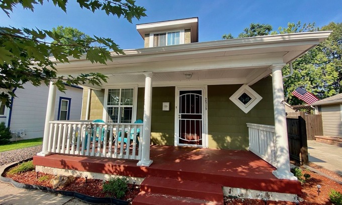 Englewood Casa | Adorable House in South Denver!