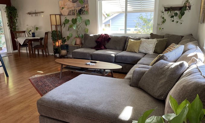 Grass Valley Casa | Adorable house walking distance to town-comfy private back patio