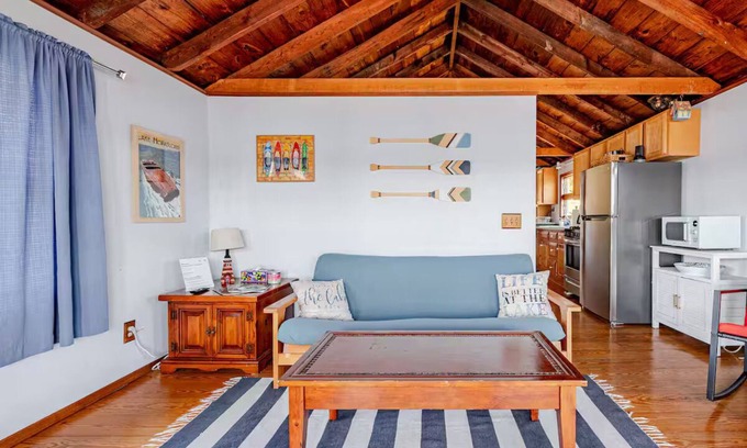 Hopatcong Casa | Adorable Lakefront 1 bd guest house