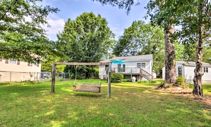 Chapin Cabaña | Adorable Lakefront Cottage w/ Dock & Grill!