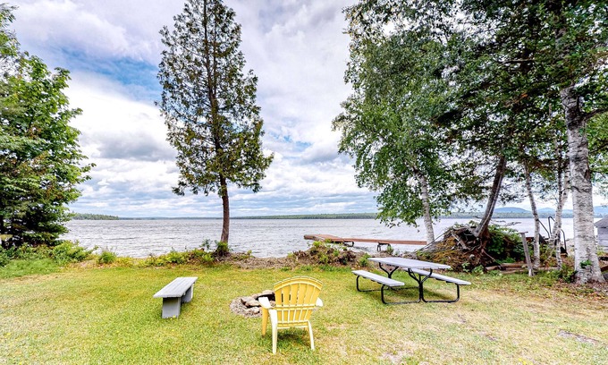 Rockwood Cabina | Adorable lakefront getaway with private beach, dock & wood stove