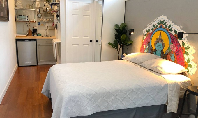 United Central Apartamento | Adorable Modern Studio East - 10 minutes to the beach and 5 minutes to downtown