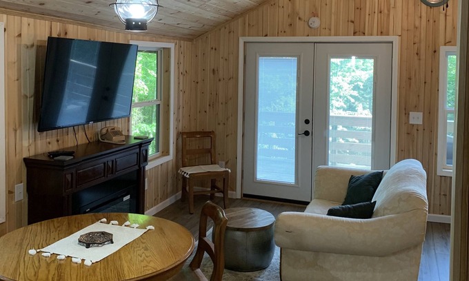 Candler Cabina | Adorable Mountain Cabin near Asheville