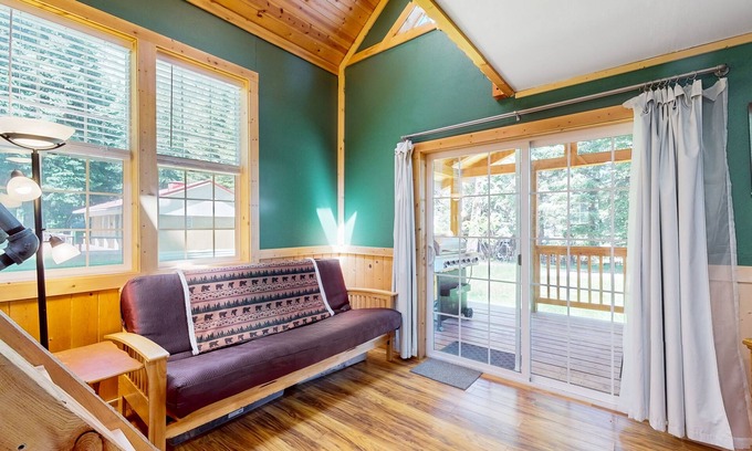 Enterprise Cabina | Adorable mountain view cabin with a full kitchen, washer/dryer, & gas grill